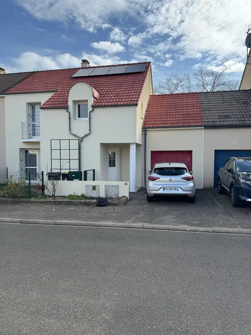 Maison rénovée (façade et toiture)