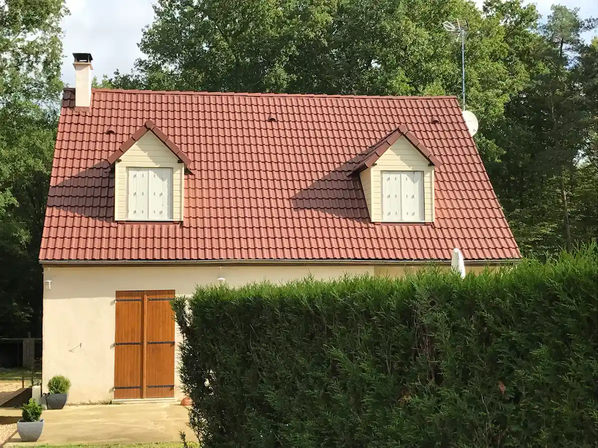 Toiture en tuile avec chien assis rénovée