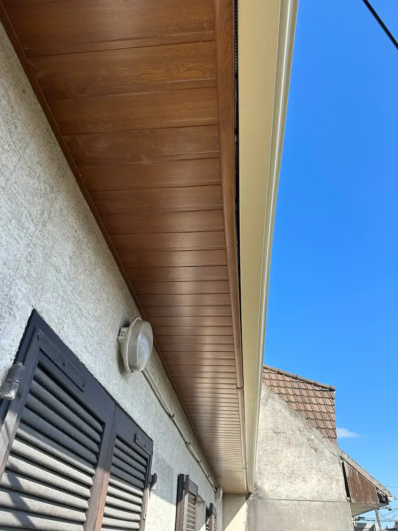 Dessous de toit neufs aspect imitation bois