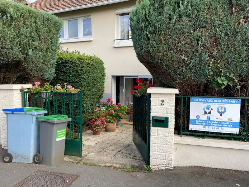 Ravalement de façade effectué sur une maison individuelle