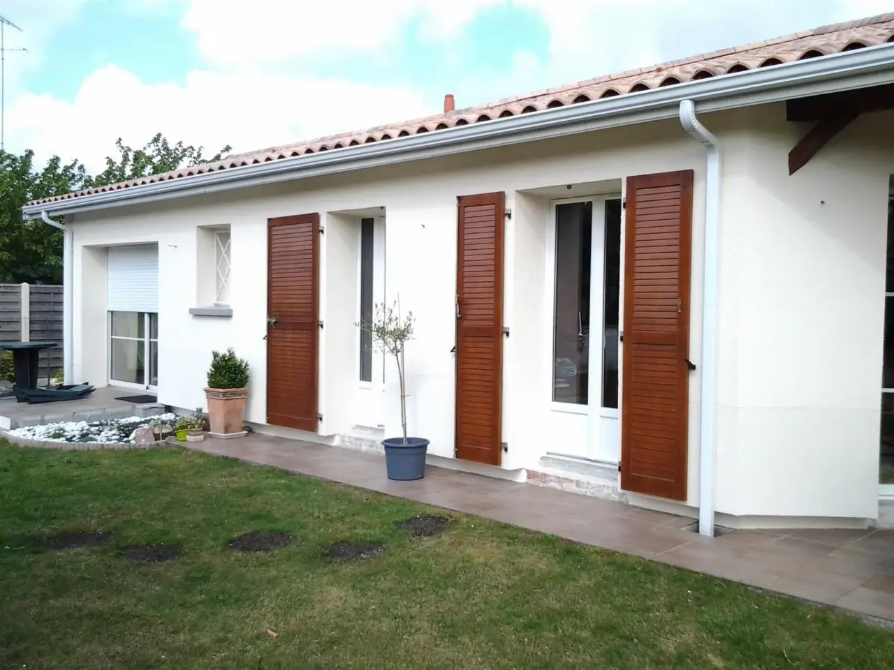 Ravalement de façade d'une maison individuelle par Génération Rénovation
