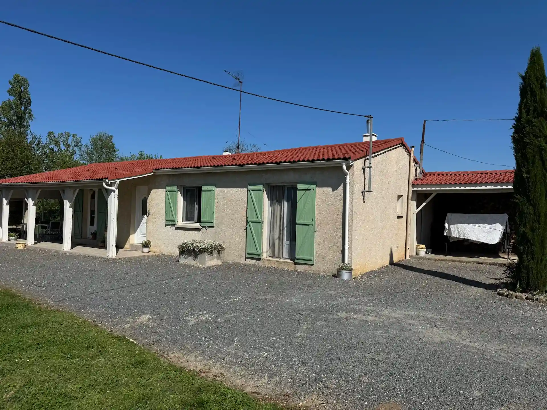 réparation-fissures-facades-64 Façade remise à neuve par Génération Rénovation dans le Sud-Ouest