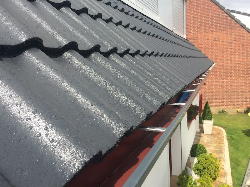 Traitement hydrofuge et pose de gouttières en zinc