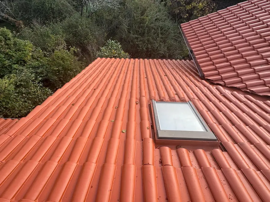 hydrofuge-toiture-tuiles-canal-generation-renovation toiture en tuiles canal entièrement rénové