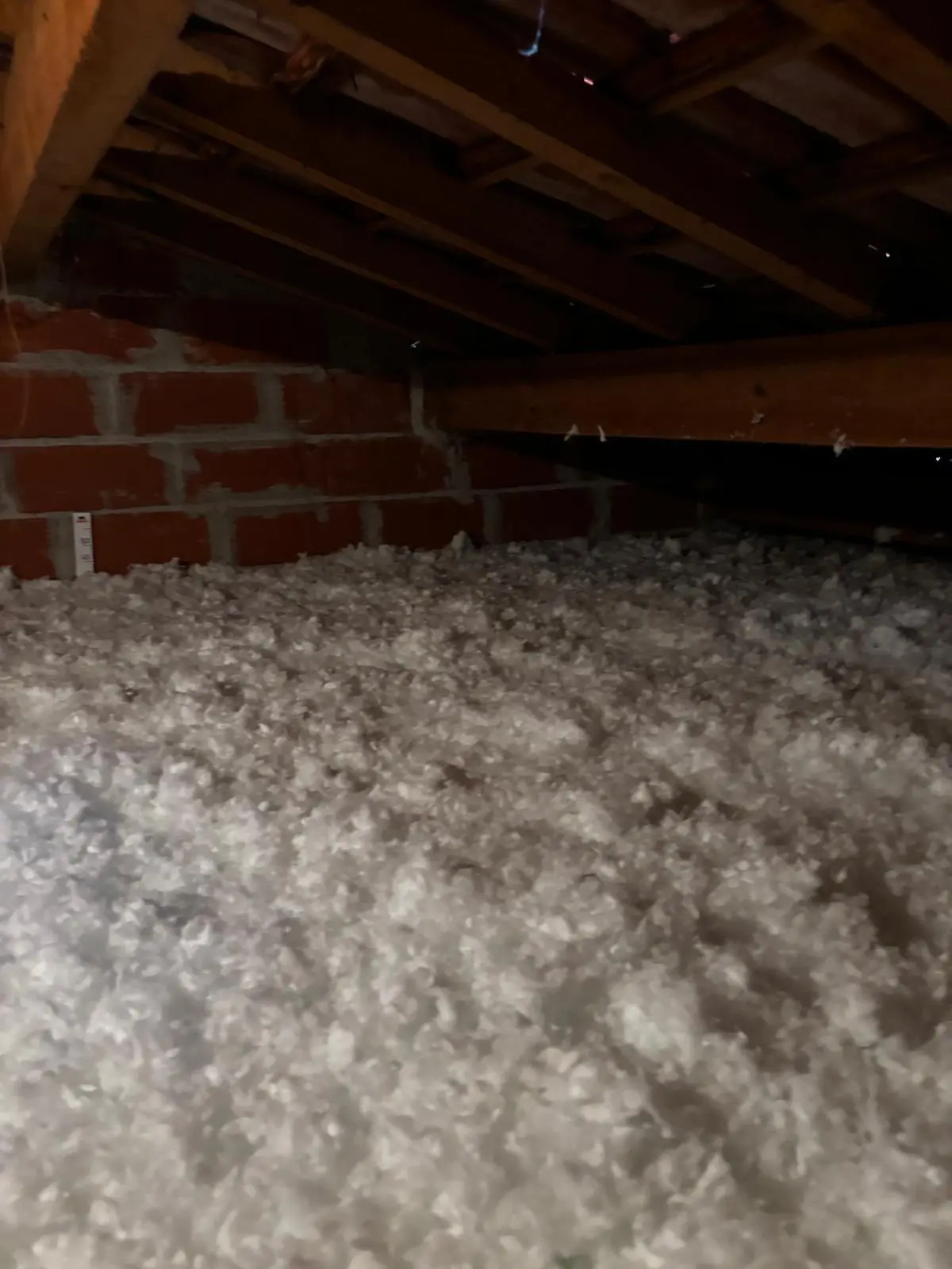 Ouate soufflée dans les combles perdus d'un maison landaise