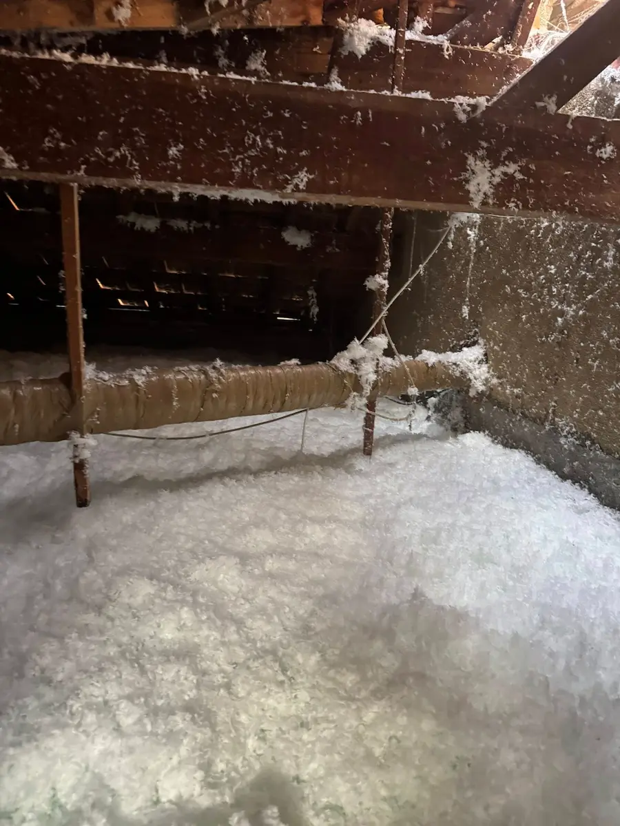 Isolation par soufflage dans combles perds par les équipes de Génération Rénovation