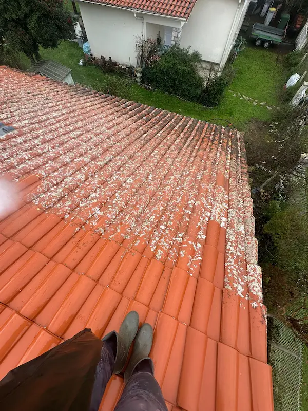 rénovation de toiture en cours par les équipe de Génération Rénovation Sud-Ouest